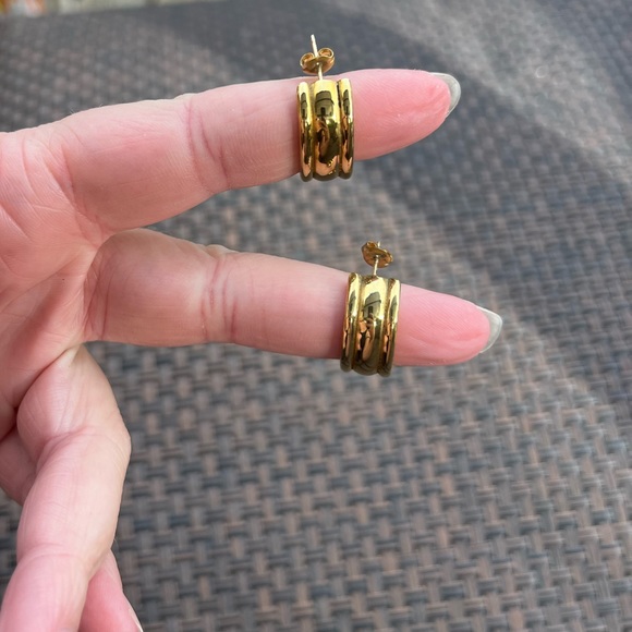 Laura lombardi gold neda earrings - Picture 3 of 3